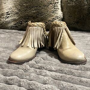 Freebird creamFringe Ankle Boots